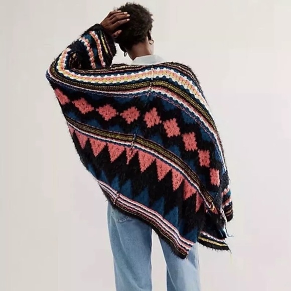Free People Running Wild Poncho Pockets Fuzzy Oversized M/L Frayed - Picture 4 of 7
